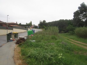 La dispersión urbana en el sur de Europa en el último tercio del siglo XX ha tenido a menudo un ritmo acelerado y frenético, a causa del aumento efectivo de la prosperidad y de la debilidad de las Administraciones Públicas. Ullastrell-Can Amat (provincia de Barcelona). Fotografía del autor.