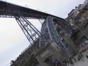OPORTO. PUENTE DE LUIS I, diseñado por T. Seyrug y A.Maury, discípulos de Eiffel.