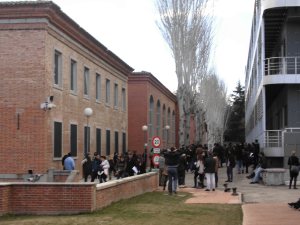 Entrada dels aspirants a la primera prova.